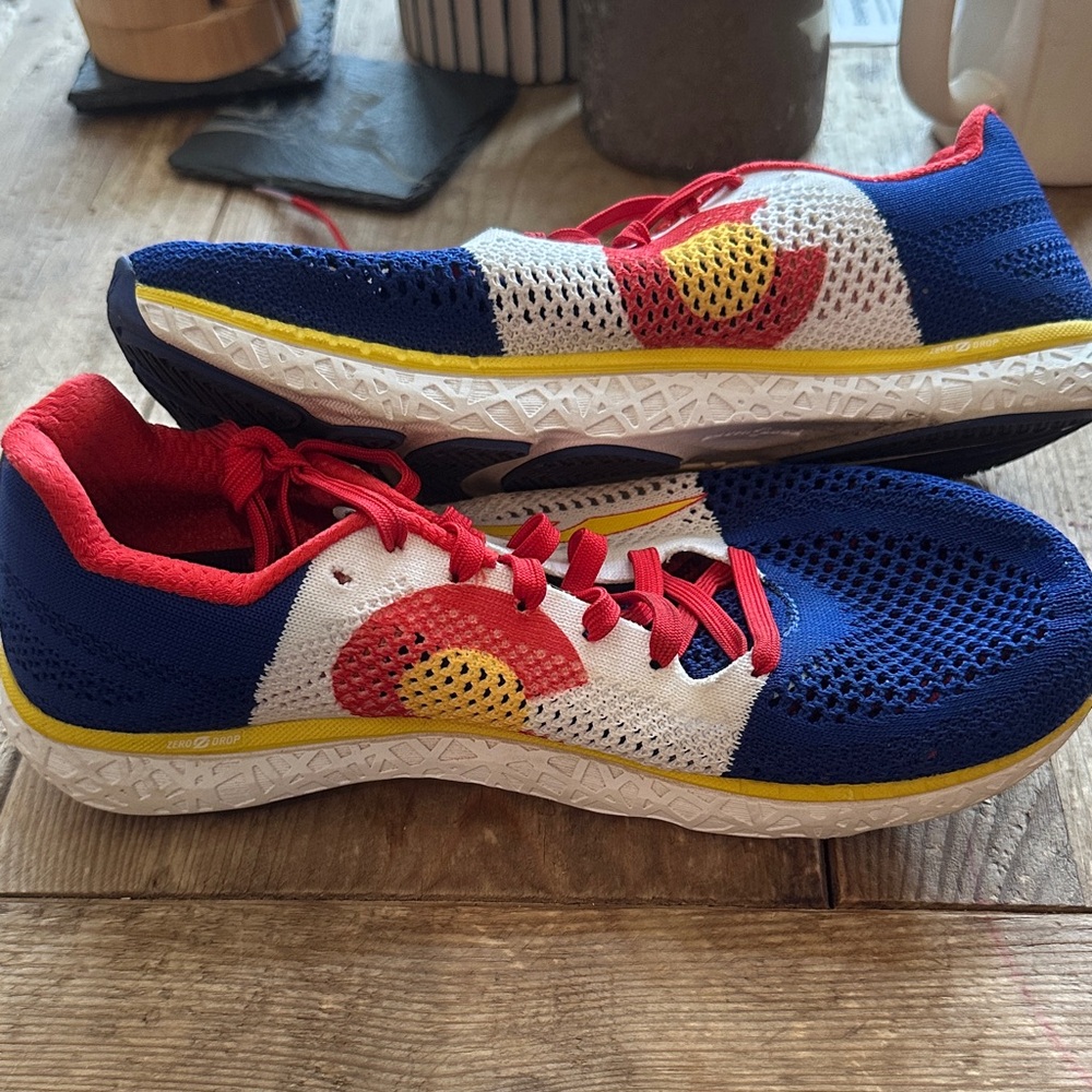 Altra women’s limited edition BolderBoulder CO escalante racers (never worn)